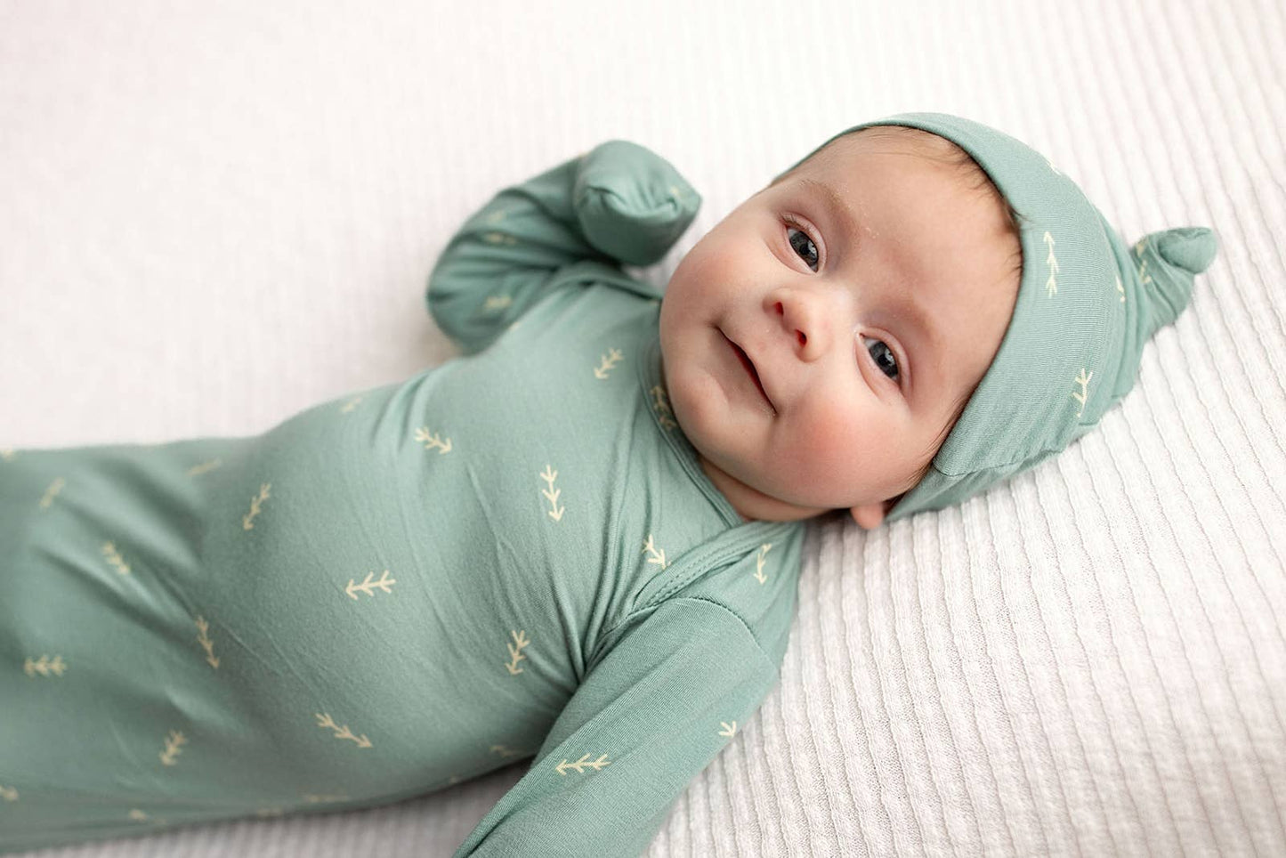 Arrow Print Knotted Newborn Baby Gown Pajamas
