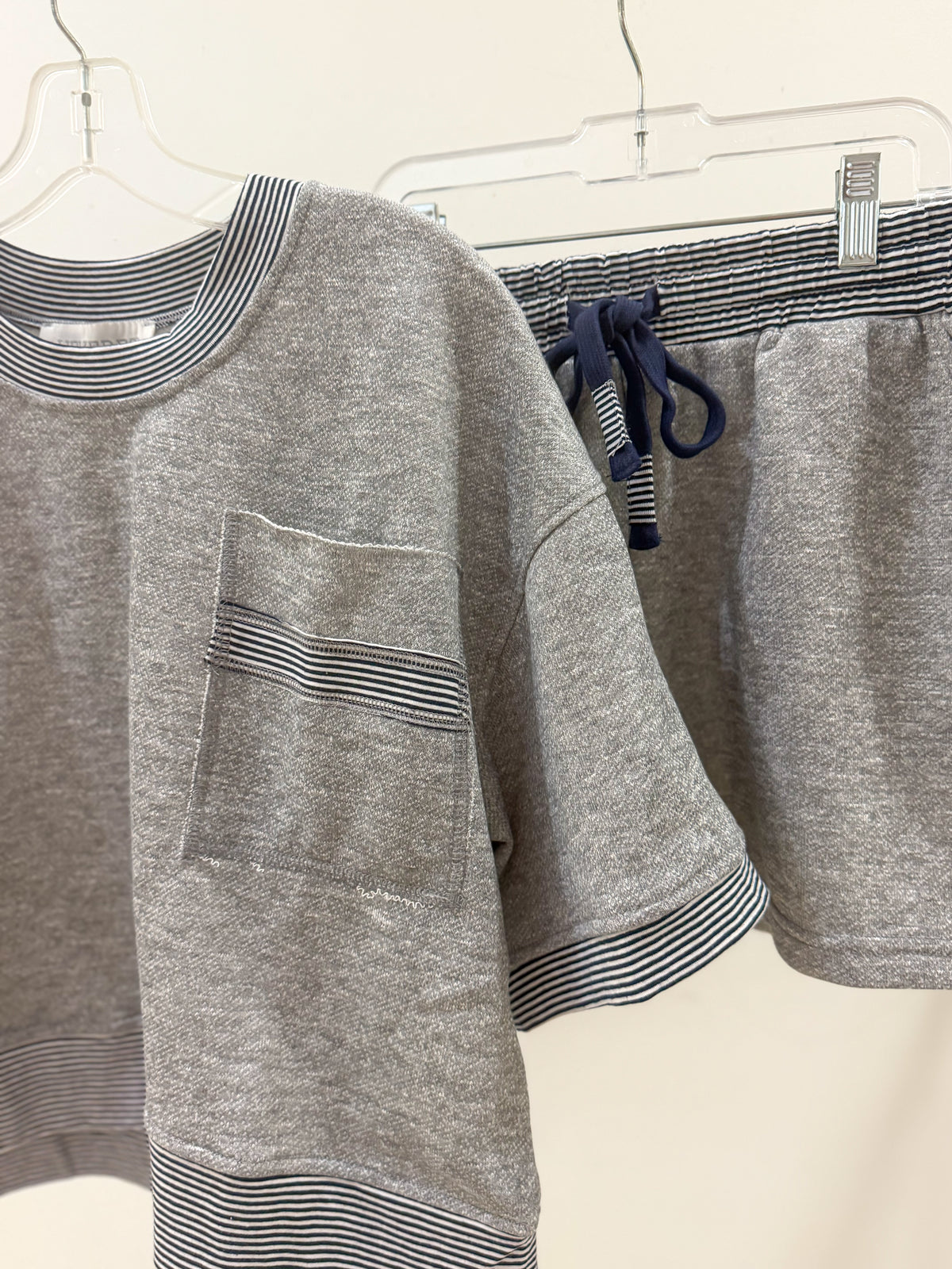 Lounge set-grey stripes